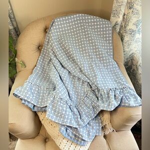 Vintage thin weight gingham cottage style bedspread.  Cannon brand